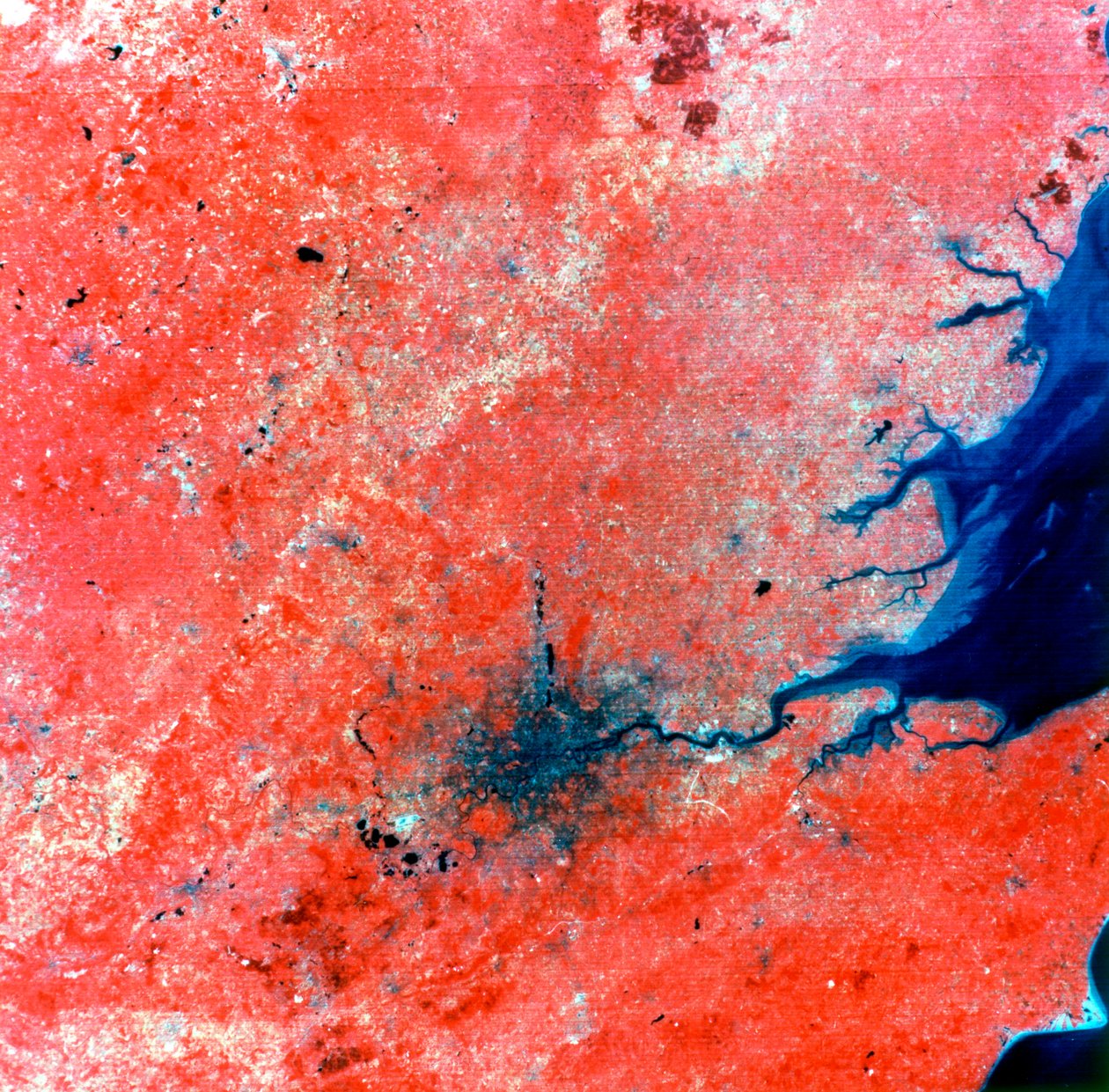 Kompositfotografie von London, aufgenommen von Landsat 2 von Unbekannt