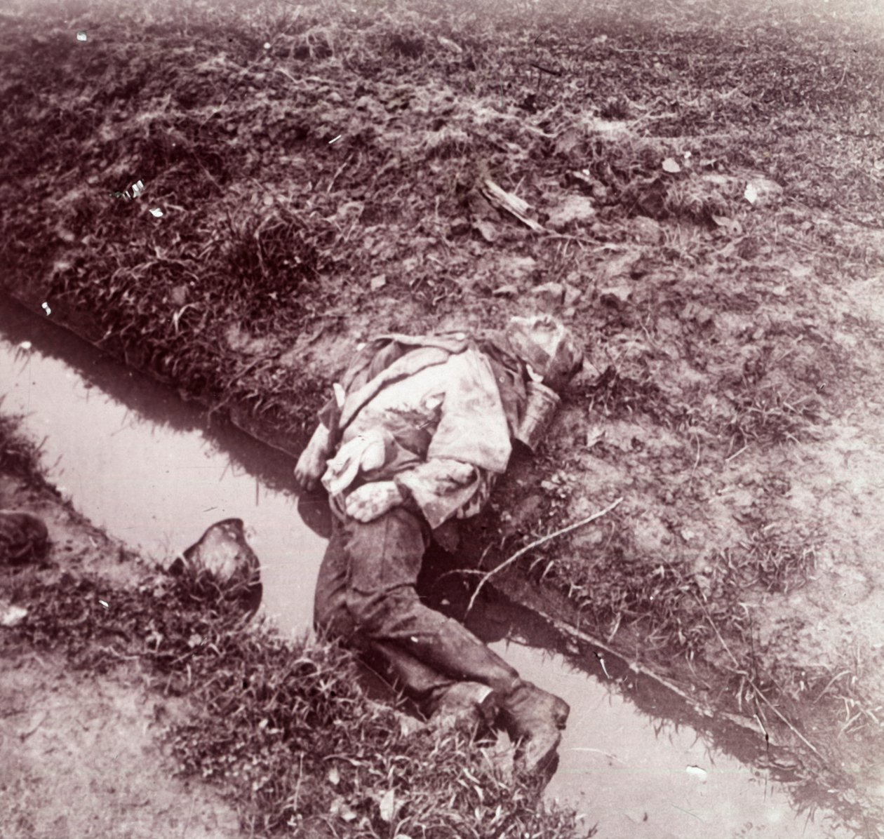 Toter deutscher Soldat, Ypern, Flandern, Belgien, um 1914-1918 von Unbekannt