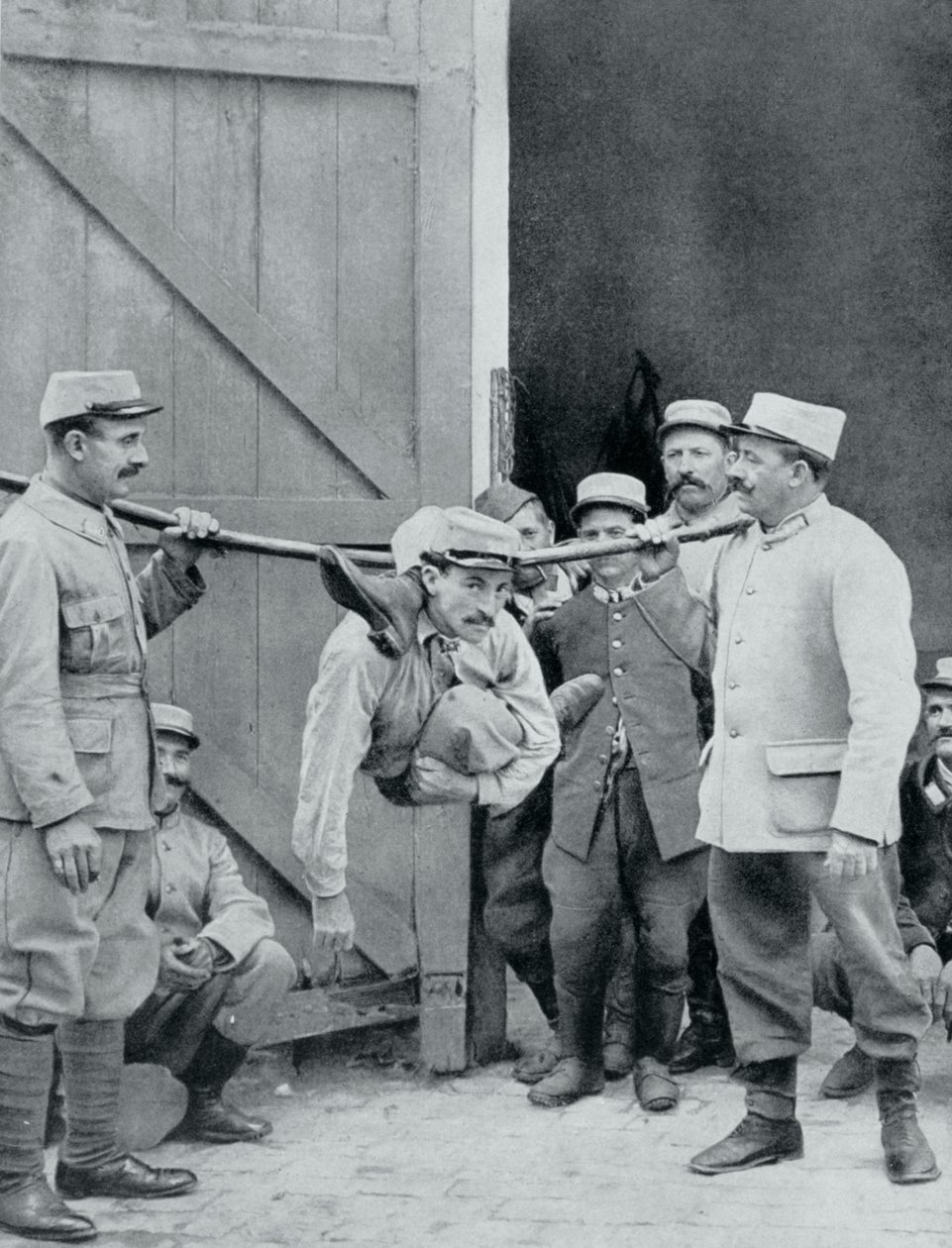 Ablenkungen an der Front, die menschliche Schlange, Frankreich, Erster Weltkrieg, 1915 von Unbekannt