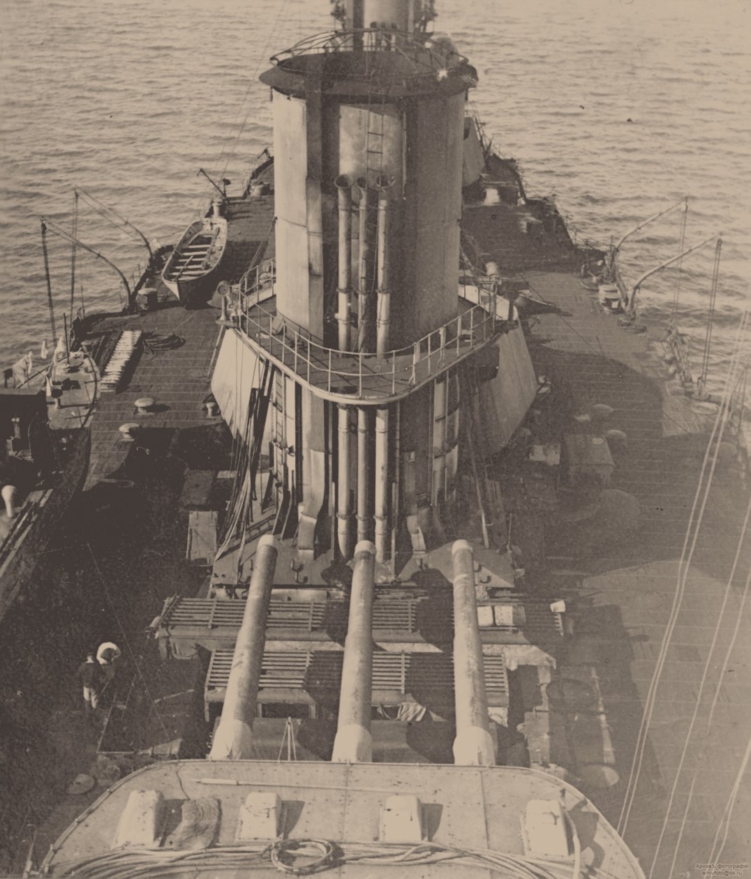 Dreadnought Imperator Aleksandr III in Bizerte, 1920 von Unbekannt