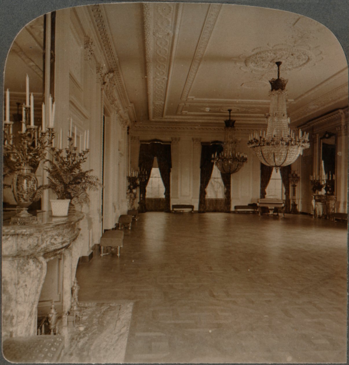 Ostzimmer, in dem Empfänge stattfinden, Weißes Haus, Washington D.C., ca. 1900 von Unbekannt