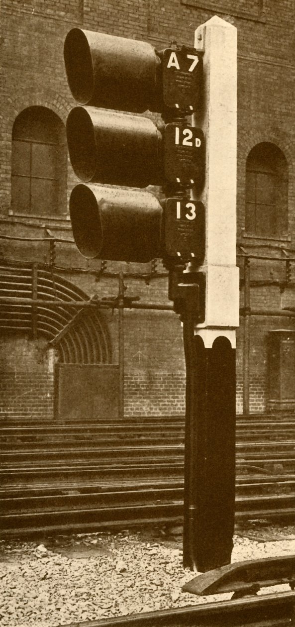 Elektrische Lampensignale, mit Tageslichtschirmen, an der Baker Street Station, Metropolitan Railway, 193 von Unbekannt