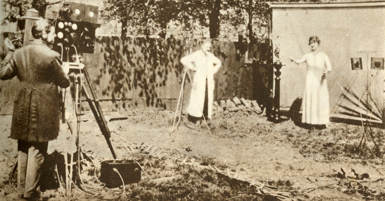 Eugene Lauste nimmt das erste kombinierte bewegte Bild und Ton auf von Unbekannt