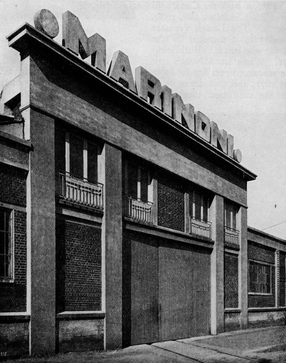 Fassade der Ateliers Marinoni, Montataire Oise, Architekten Perret Frères, ca. 1928 von Unbekannt