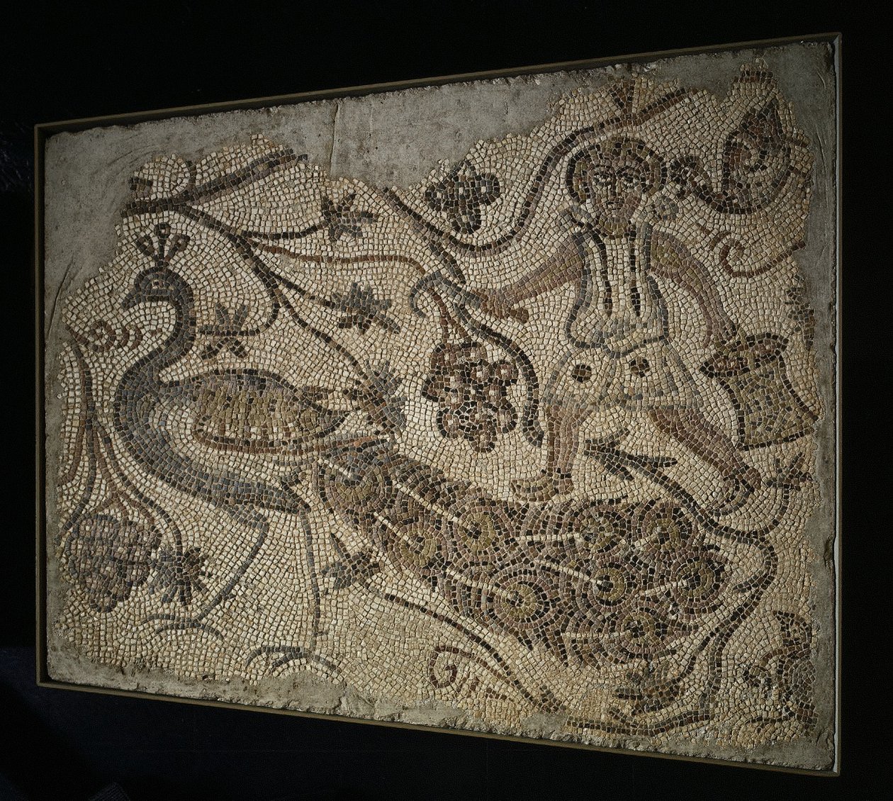 Bodenmosaik-Panel: Traubenernte mit Pfau, 400er Jahre von Unbekannt
