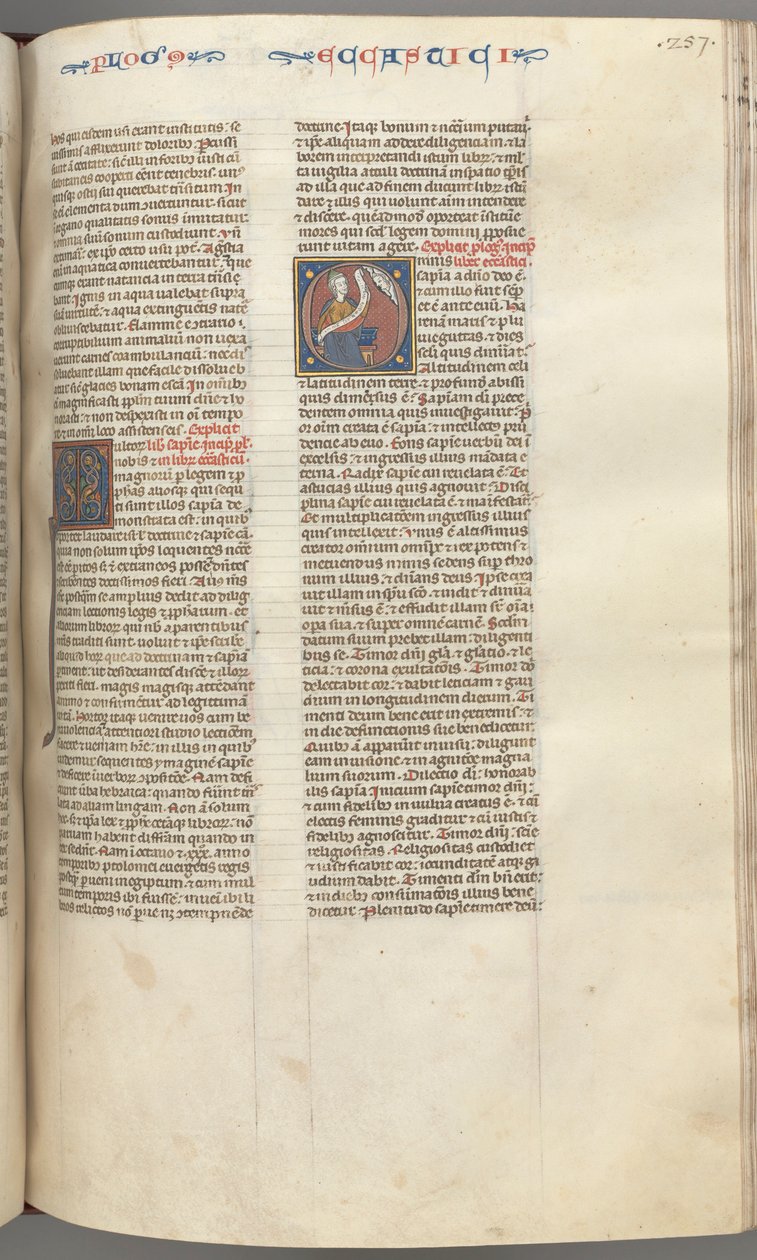 Fol. 257r, Ecclesiasticus, historiierte Initiale O, Sirach sitzend mit einer Schriftrolle, Büste Gottes darüber, um von Unbekannt