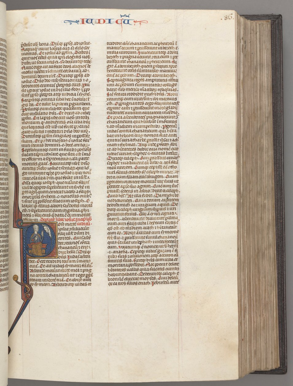 Fol. 86r, Richter, historisierte Initiale R, Juda sitzt mit einem Buch und spricht mit Gott, um 1275-1300 von Unbekannt