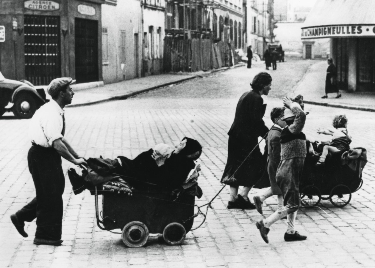 Französische Flüchtlinge kehren nach dem Fall Frankreichs an die Deutschen nach Hause zurück, Frankreich, Juli 1940 von Unbekannt