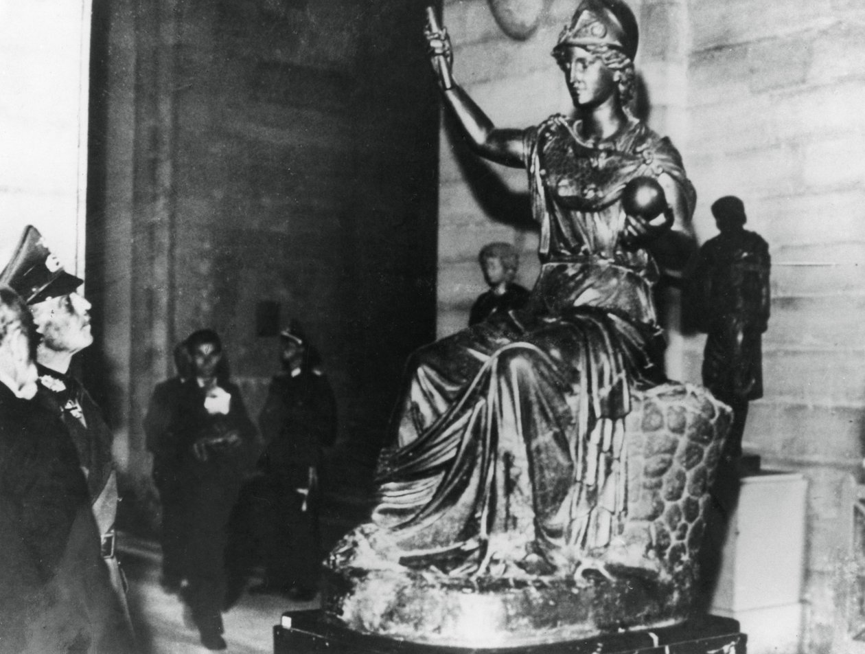 Deutscher Feldmarschall von Rundstedt besucht den Louvre, besetztes Paris, Oktober 1940 von Unbekannt