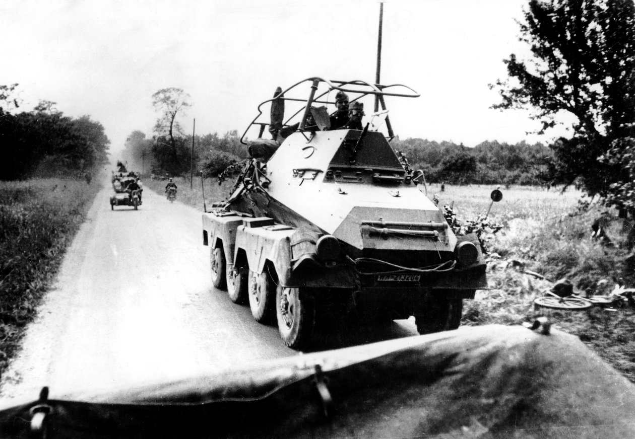 Deutscher Panzerwagen während des Vormarsches auf Paris, Mai-Juni 1940 von Unbekannt