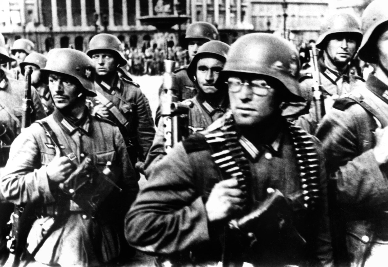 Deutsche Soldaten marschieren in Paris, 14. Juni 1940 von Unbekannt