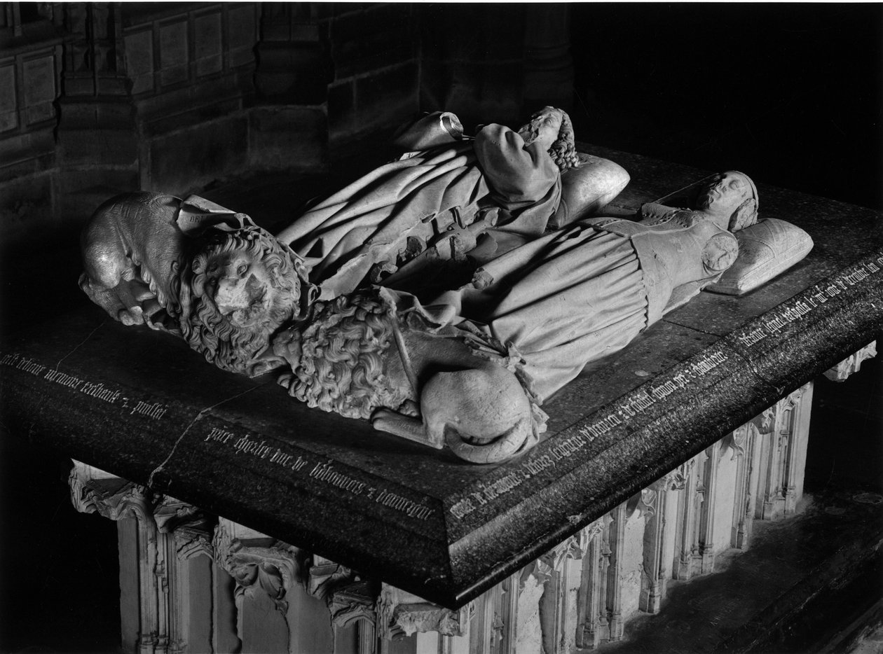 Gotische Kunst: Gisants von Karl I. von Bourbon (1401-1457) und Agnes von  Burgund (1407-1476), geschaffen von Jacques Morel (1417-1459). 1448-1453.  Kirche von Saint Pierre de Souvigny (Allier).