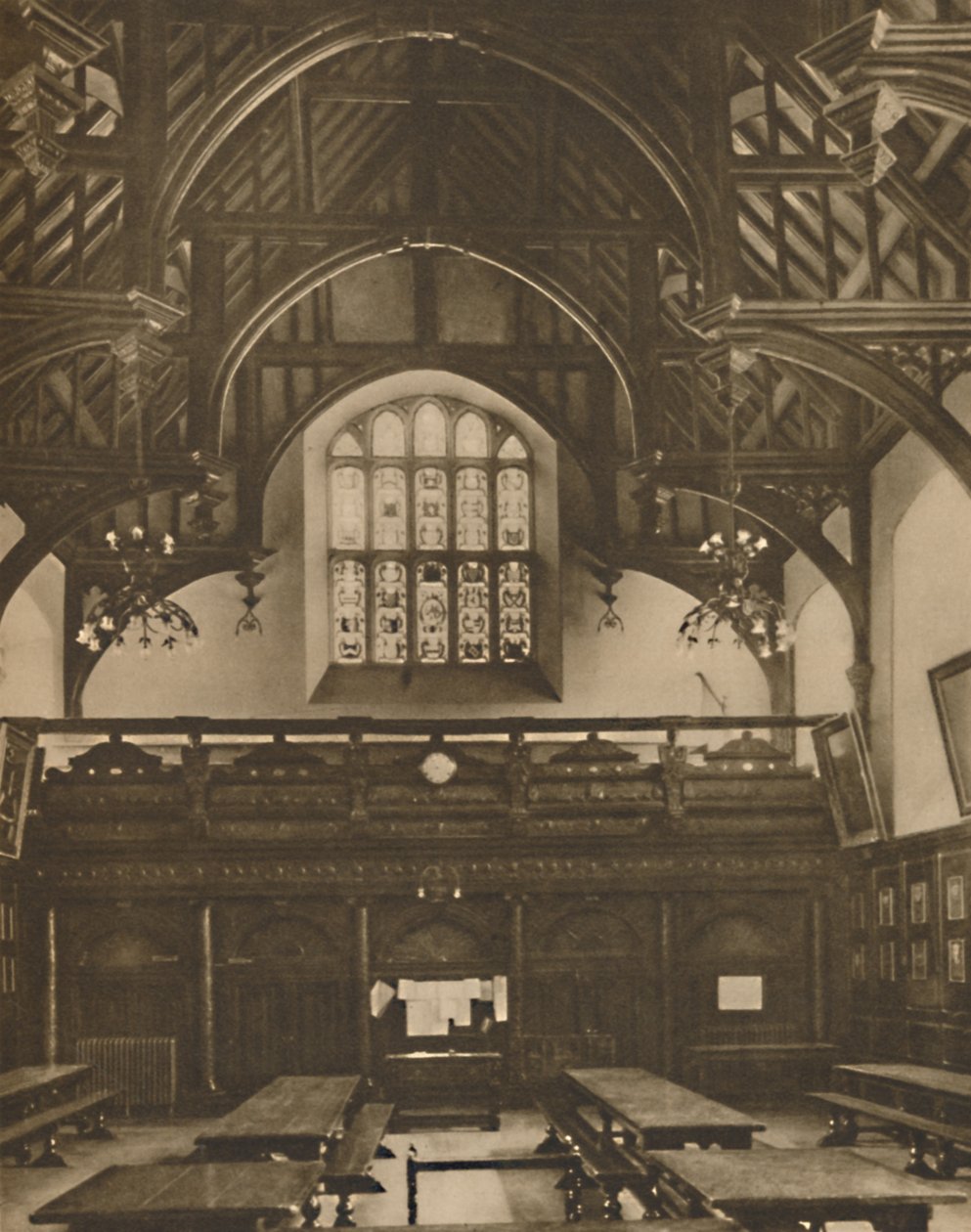 Halle von Grays Inn, wo die Komödie der Irrungen zu Shakespeares Lebzeiten aufgeführt wurde, um 1935 von Unbekannt