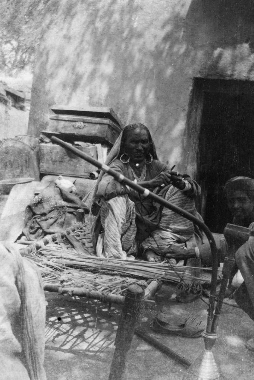 Indische Frau der niedrigsten Kaste, Howshera, 1917 von Unbekannt