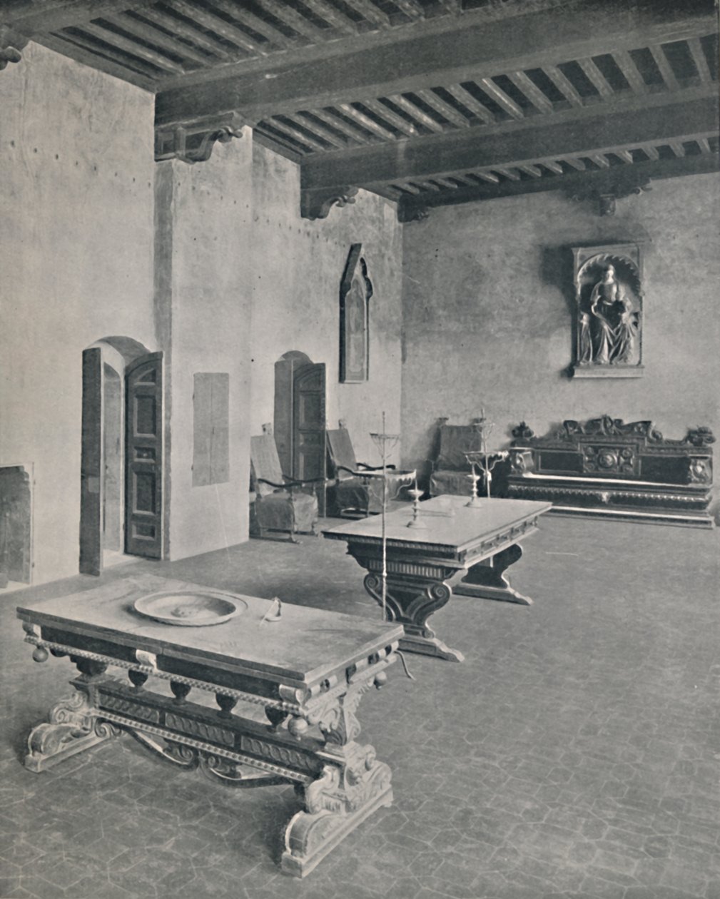 Innenraum Palazzo Davanzati, Florenz. Mit zwei Tischen aus dem 16. Jahrhundert, 1928 von Unbekannt