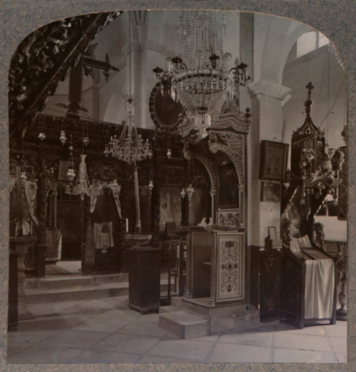 Innenraum der Synagoge, in der Christus predigte, Nazareth, um 1900 von Unbekannt