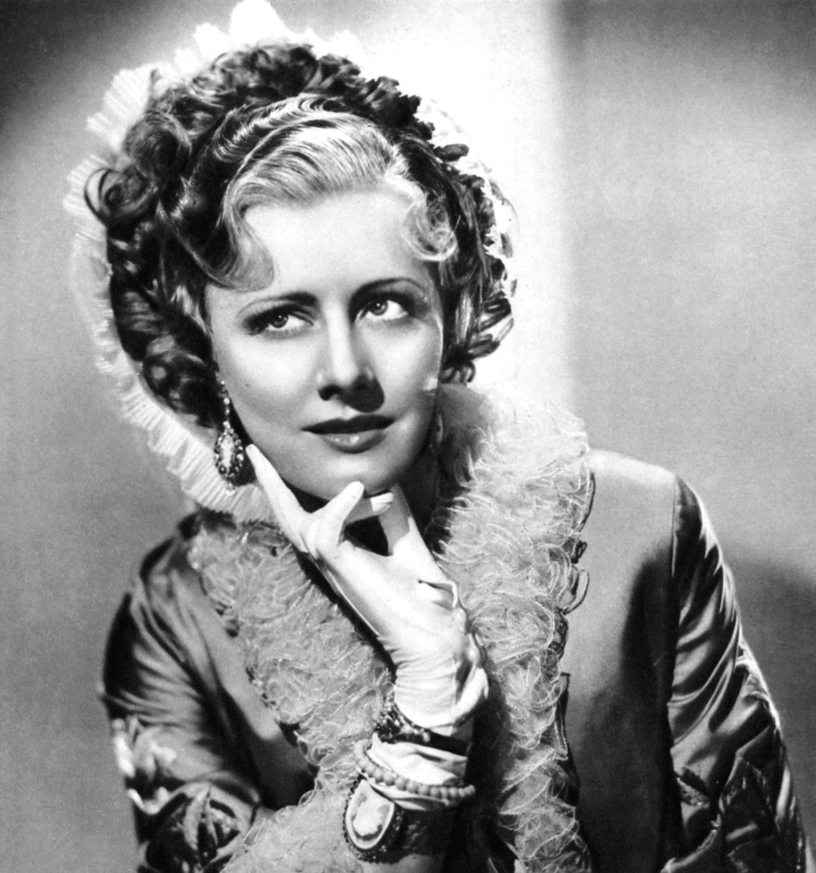 Irene Dunne, amerikanische Filmschauspielerin und Sängerin, 1934-1935 von Unbekannt
