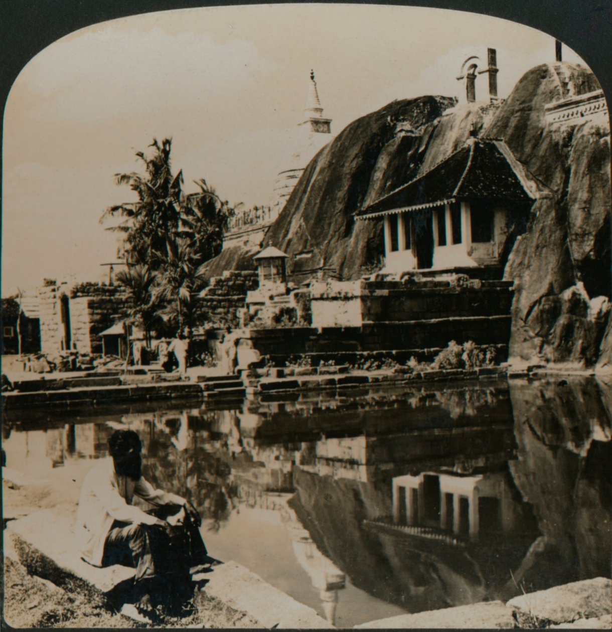 Isuruminiya, ein antiker und malerischer Felsentempel im Herzen von Ceylon, 1907 von Unbekannt