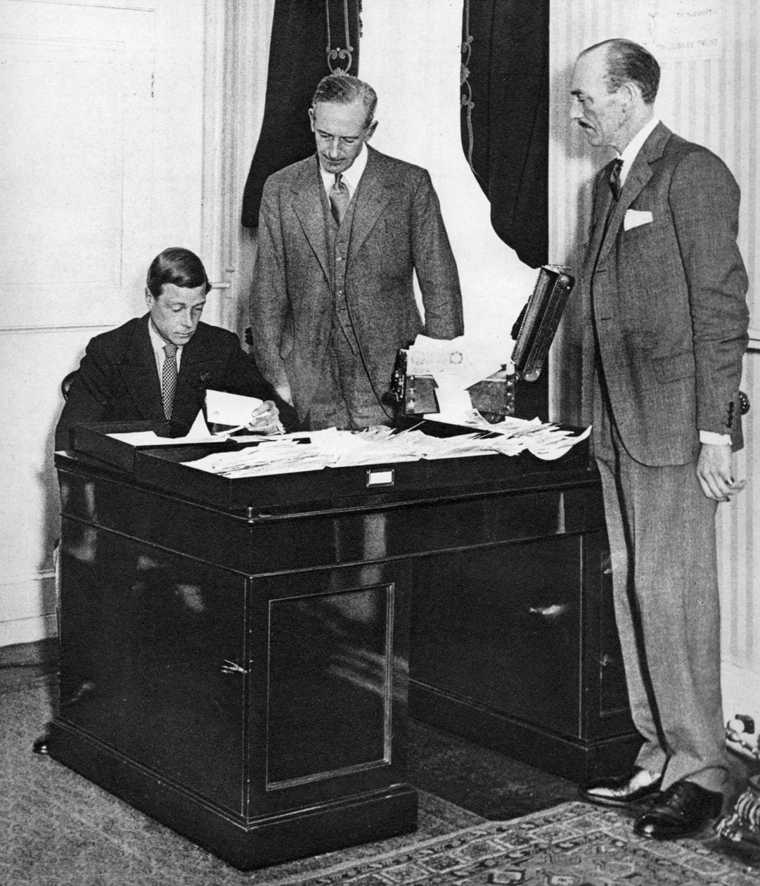 König Edward VIII. bei der Arbeit mit seinem Stab im St. James