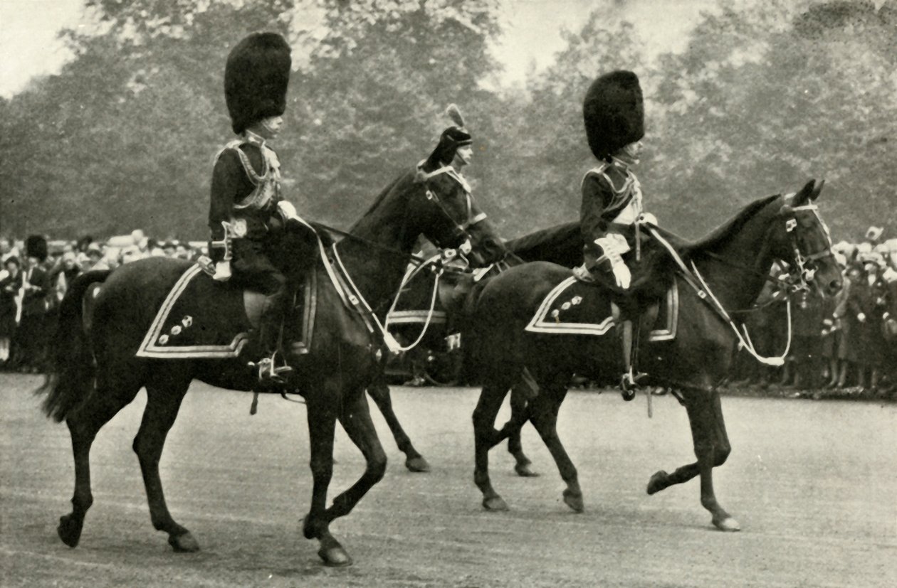 König George reitet mit dem verstorbenen König George V. und dem Prinzen von Wales, 1928, 1937 von Unbekannt