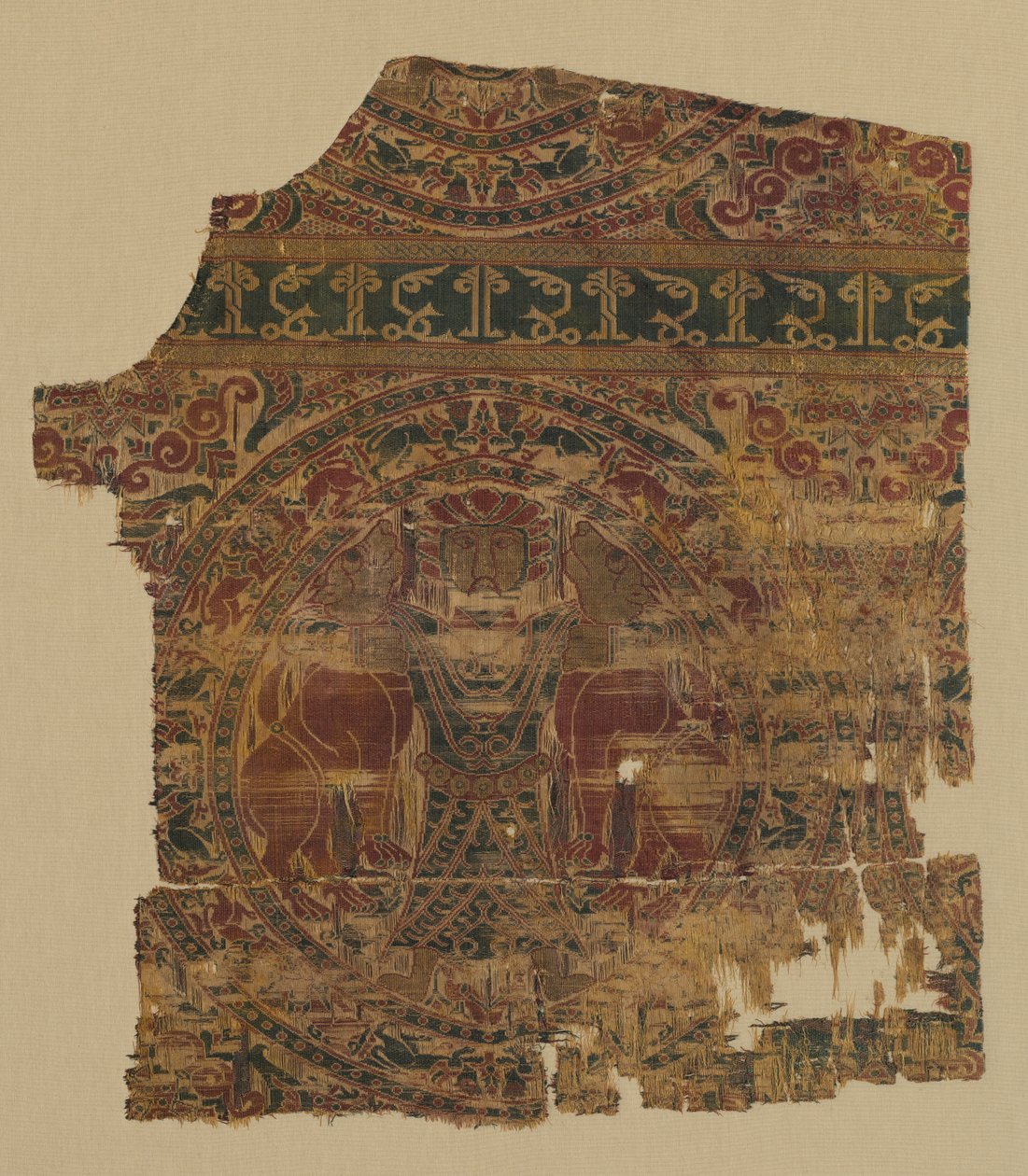 Lampas mit Löwenstrangler, von einer Dalmatik des Heiligen Bernhard Calvo, 1200-1243 von Unbekannt