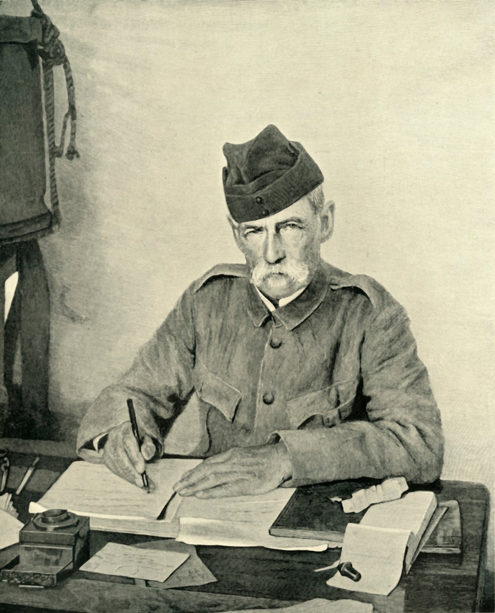 Lord Roberts schreibt in seinem Zelt, ca. 1900, 1901 von Unbekannt