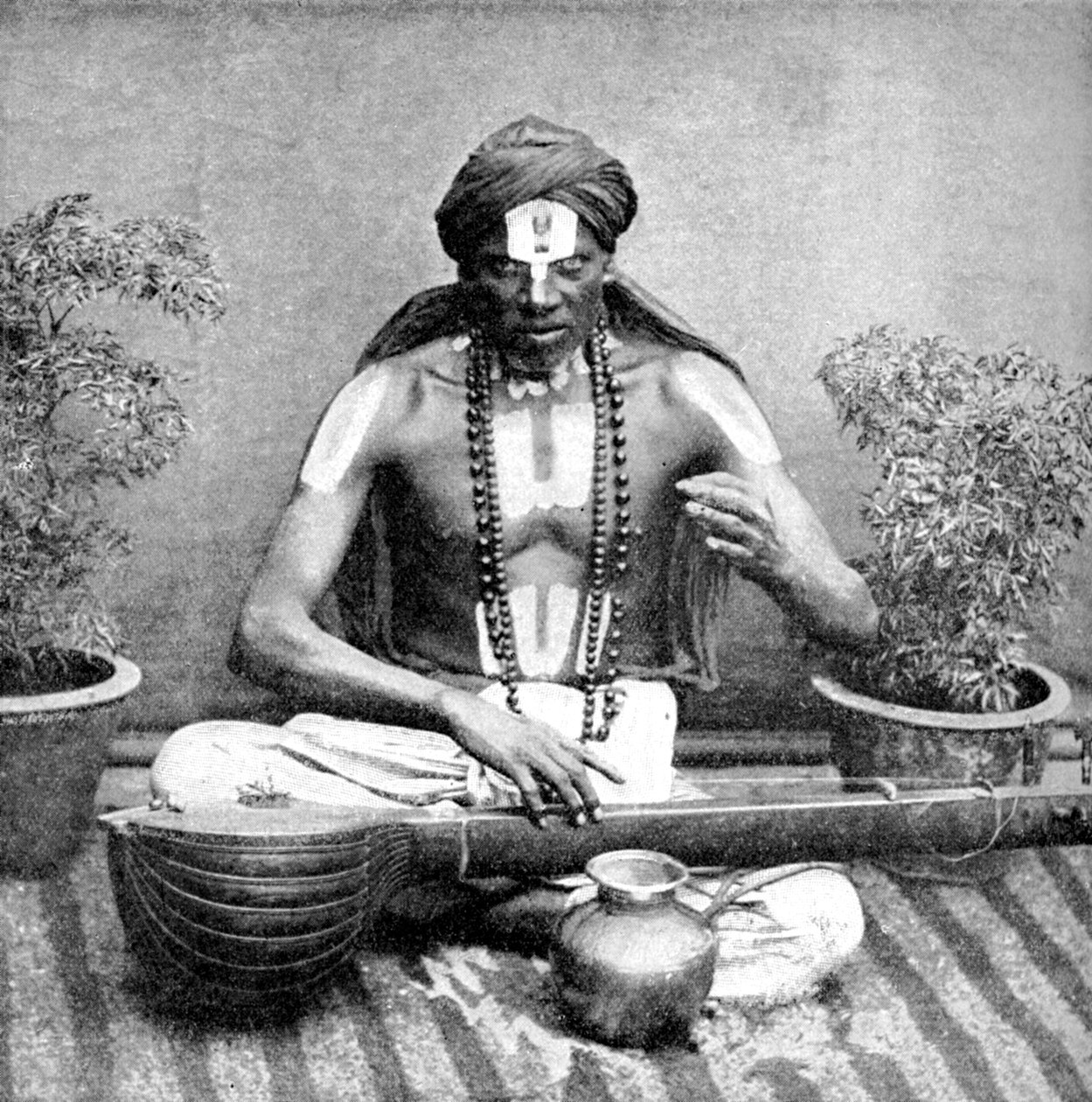 Betteln im Namen von Vishnu, Indien, 1922 von Unbekannt
