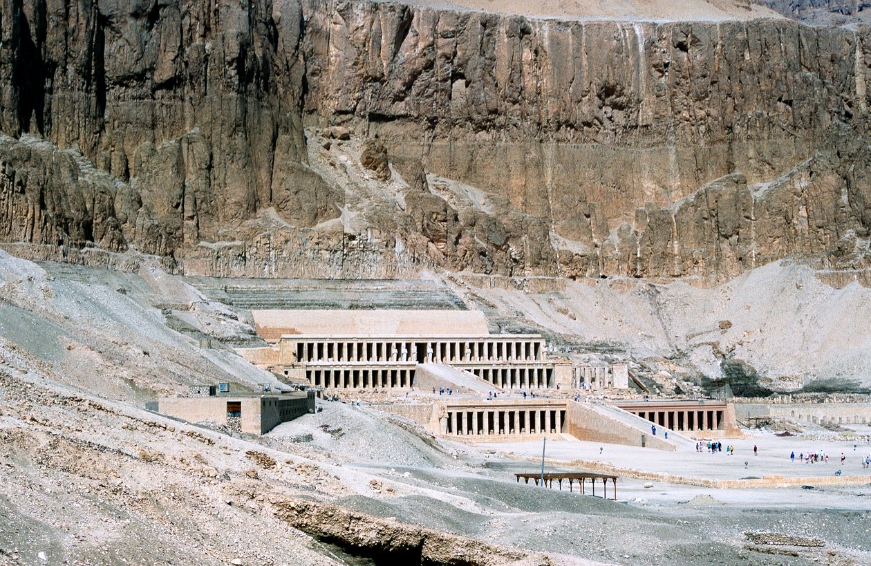 Totentempel der Königin Hatschepsut, Deir el-Bahari, Ägypten, ca. 1457 v. Chr. von Unbekannt