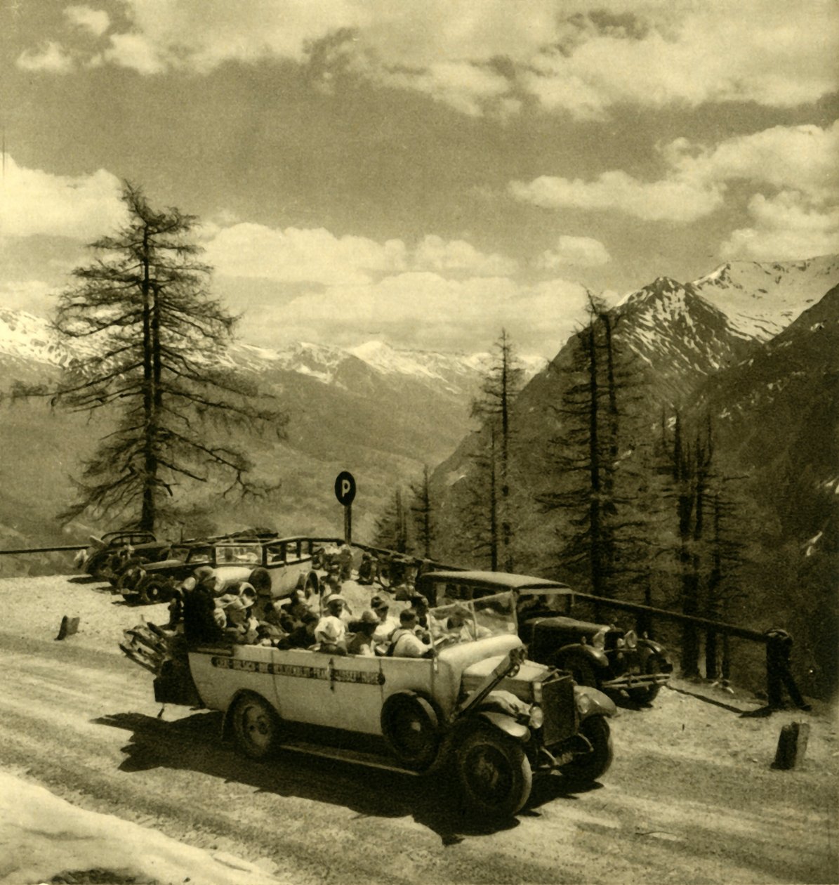 Bergblick bei Schöneck an der Großglockner-Hochalpenstraße, Österreich, um 1935 von Unbekannt