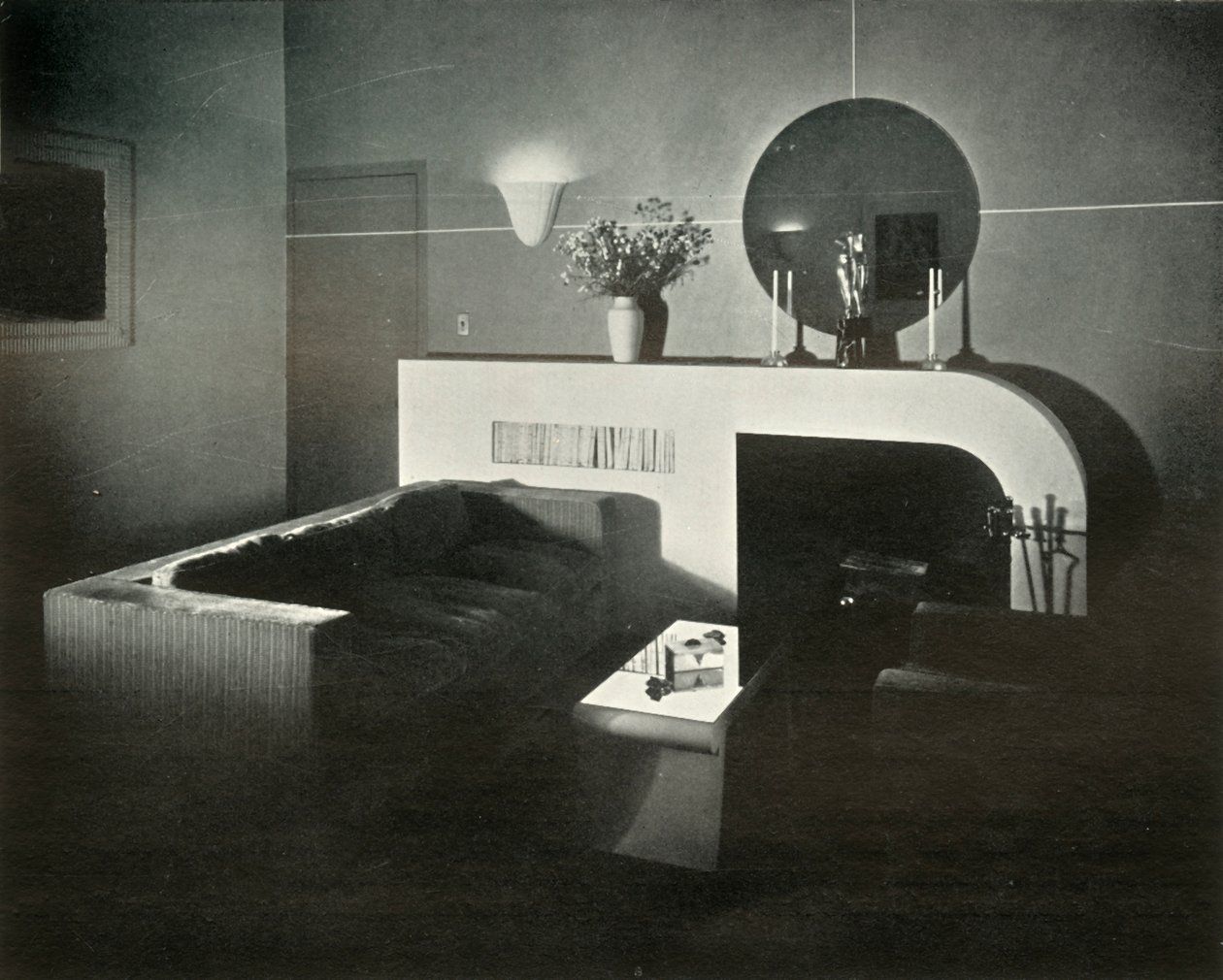 New Yorker Penthouse-Wohnung von Raymond Loewy, von ihm selbst entworfen - Kamin, 1937 von Unbekannt