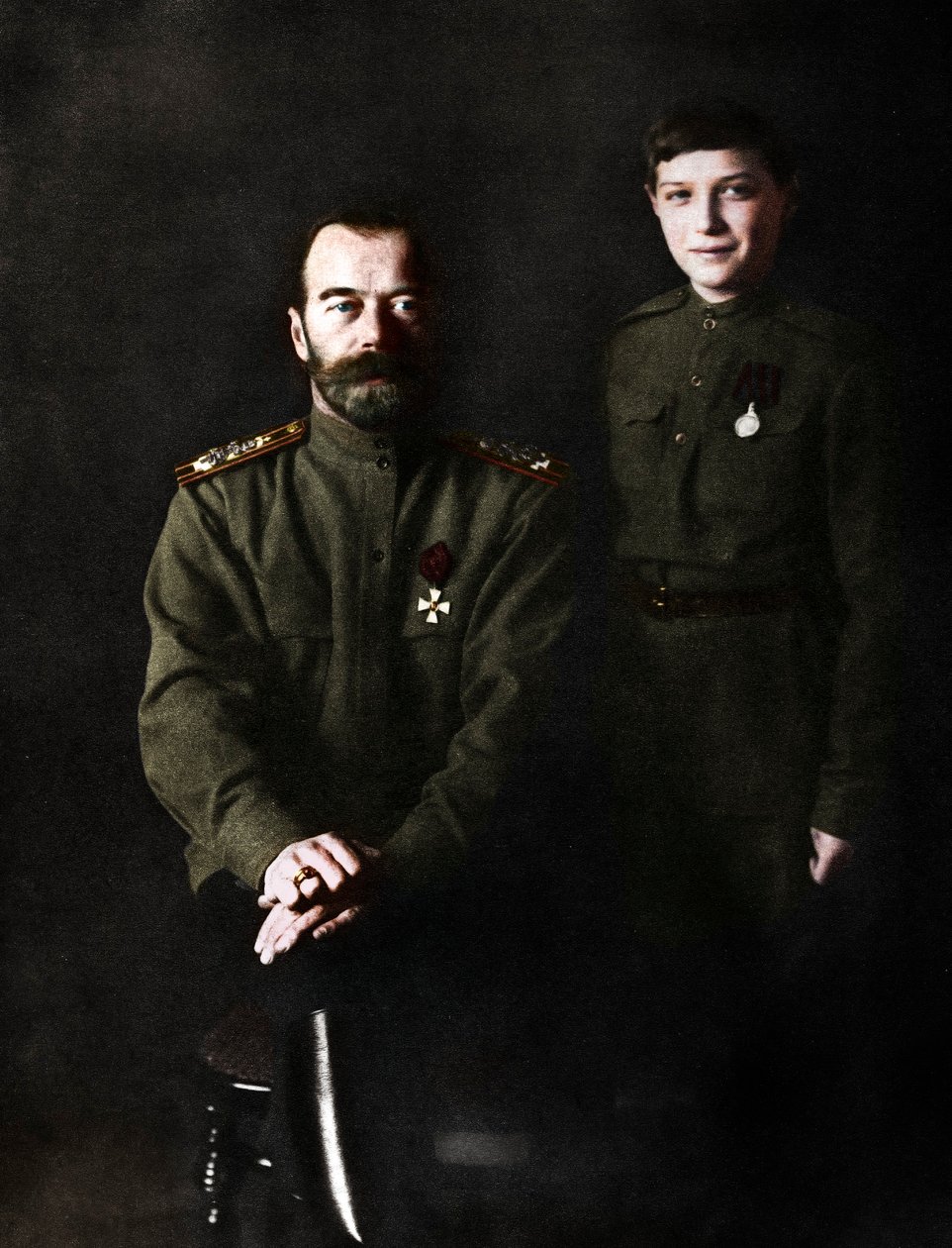 Nikolaus II., Zar von Russland und sein Sohn Alexei in Militäruniform von Unbekannt