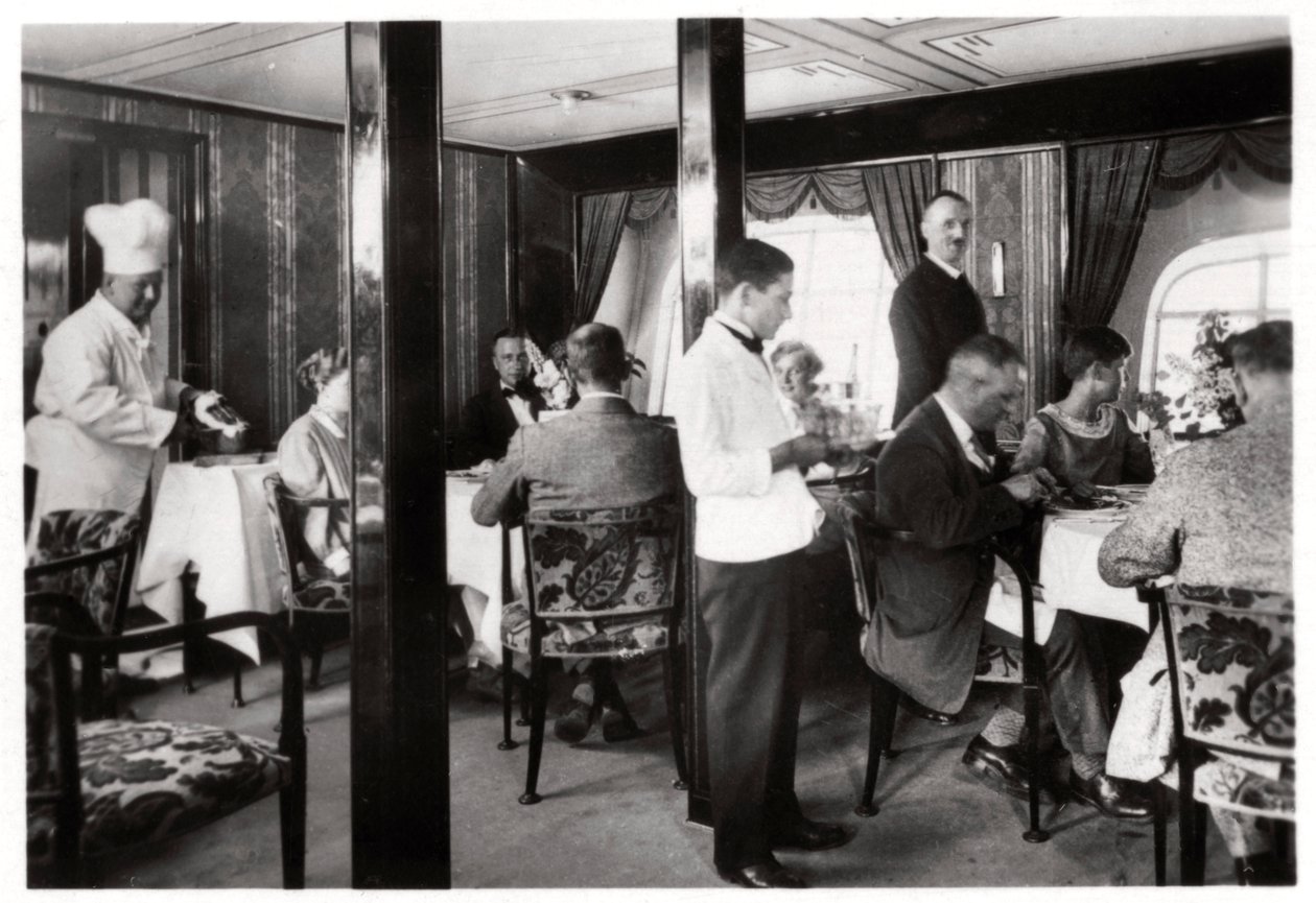 Speisesaal für Passagiere, Zeppelin LZ 127 Graf Zeppelin, 1933 von Unbekannt