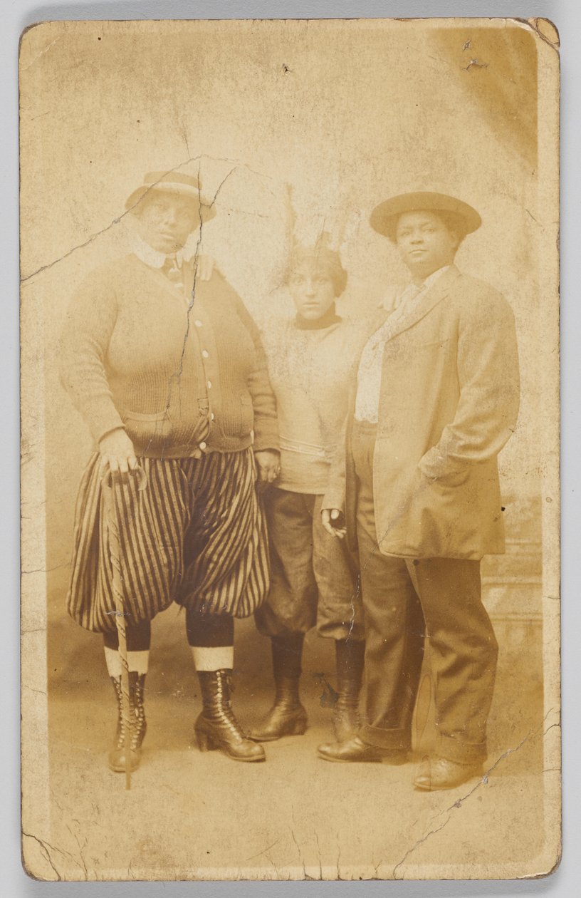 Fotopostkarte von drei unbekannten Frauen, 1904-1918 von Unbekannt