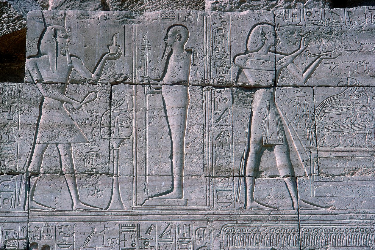 Relief zeigt Ramses II. vor Ptah, Das Ramesseum, Tempel von Ramses II., Luxor, Ägypten von Unbekannt