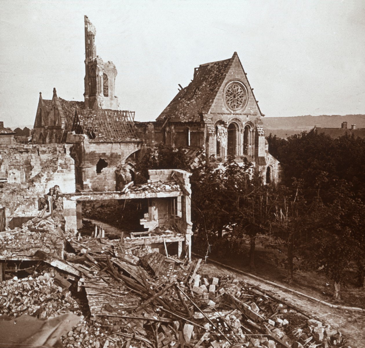 Zerstörte Kirche, Vauxaillon, Nordfrankreich, ca. 1914-ca. 1918 von Unbekannt