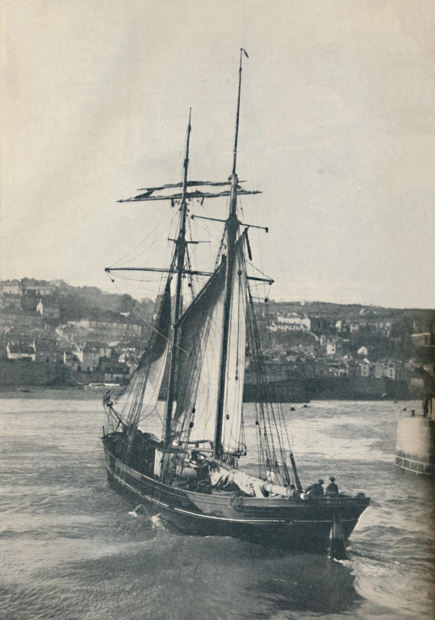 Einlaufen in den Hafen von Newlyn, die Isabella, ein zweimastiger Schoner vom Lancashire-Typ, 1937 von Unbekannt