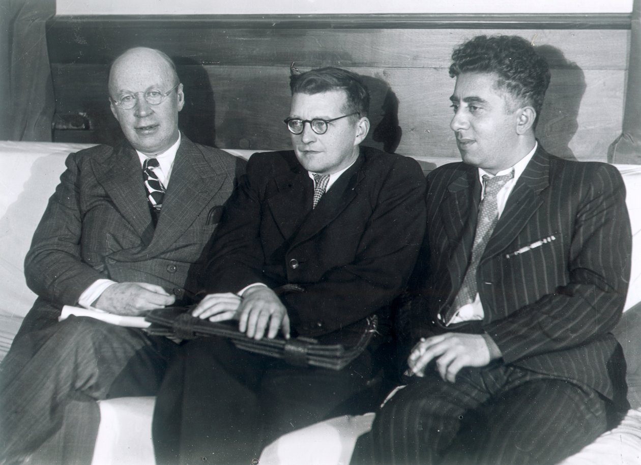 Sergei Prokofjew, Dmitri Schostakowitsch und Aram Chatschaturjan, russische Komponisten, 1945 von Unbekannt