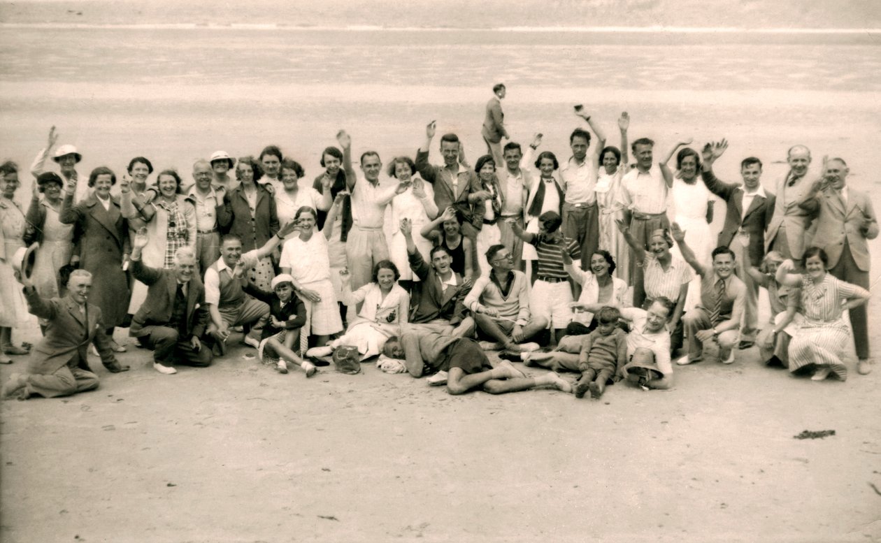 Sporttag für die Gloucester Hotel Party am La Publente Strand, Jersey, 1938 von Unbekannt
