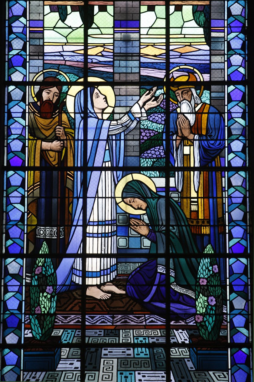 Glasfenster in der katholischen Kirche Notre Dame du Rosaire: Die Heimsuchung, Saint-Ouen, Frankreich von Unbekannt