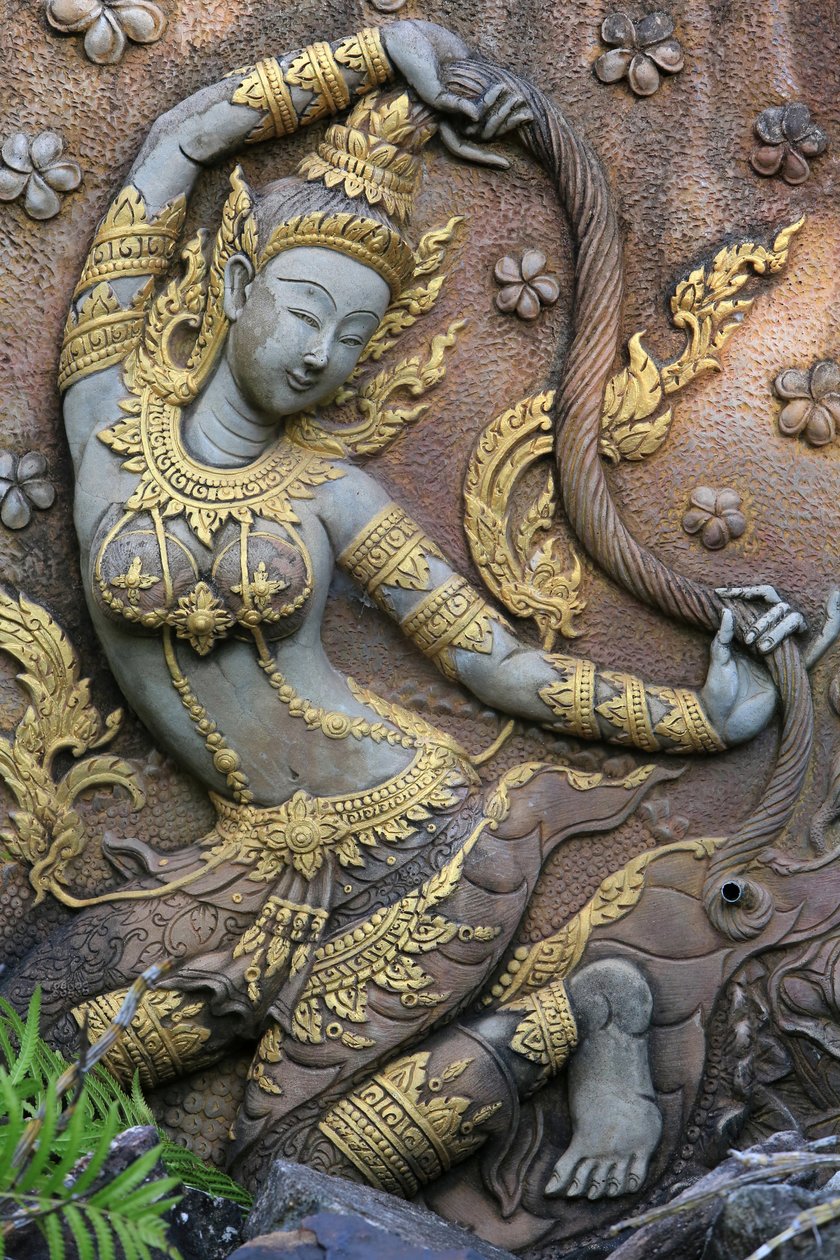 Statue der Göttin Phra Mae Thorani, Erdgöttin und Beschützerin Buddhas. Wat Inpeng. Vientiane, Laos von Unbekannt