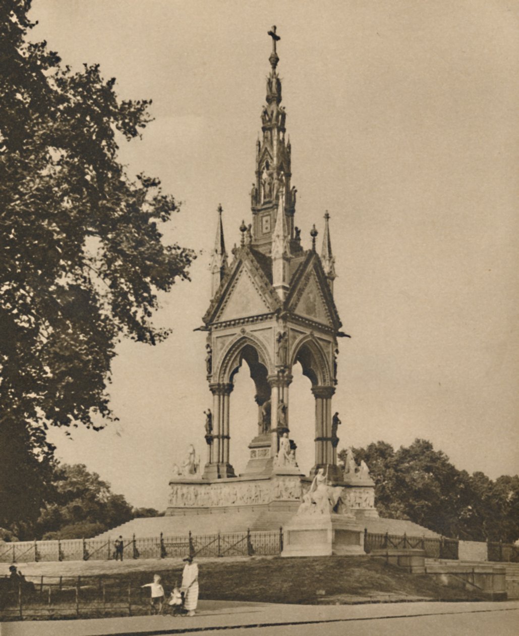 Das Albert Memorial fordert Klima und Kritik heraus, ca. 1935 von Unbekannt