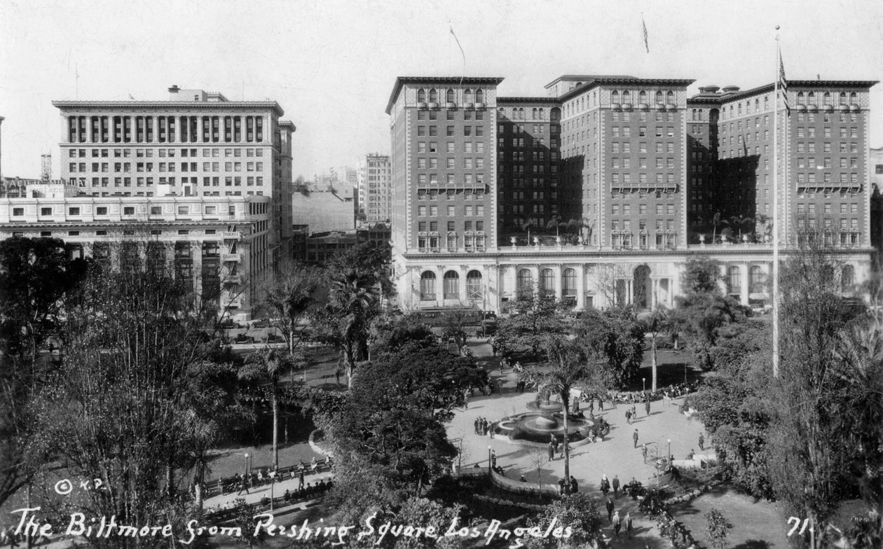 Das Biltmore vom Pershing Square, Los Angeles, Kalifornien, USA, ca. 1933 von Unbekannt