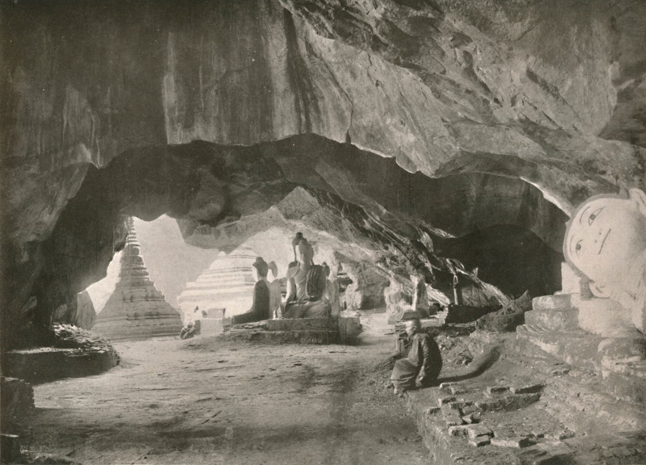 Die Höhlen von Moulmein, 1900 von Unbekannt