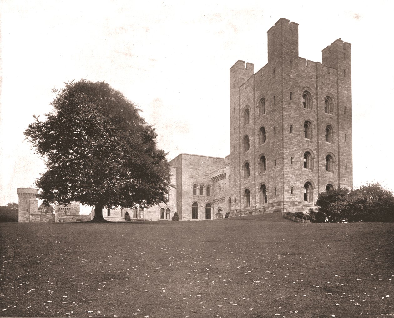 Der Turm in Penrhyn, Caernarvonshire, Wales, 1894 von Unbekannt