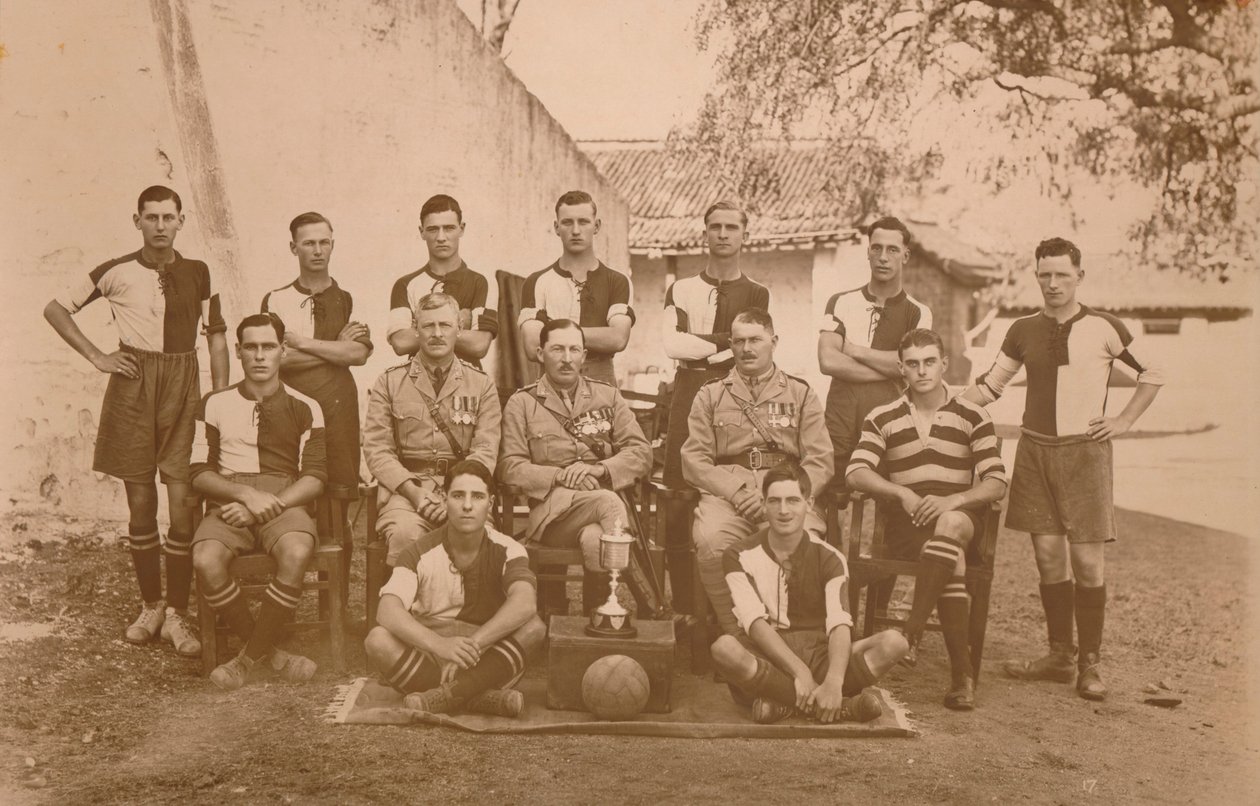 Die Fußballmannschaft der jungen Soldaten des ersten Bataillons, The Queens Own Royal West Kent Regiment von Unbekannt