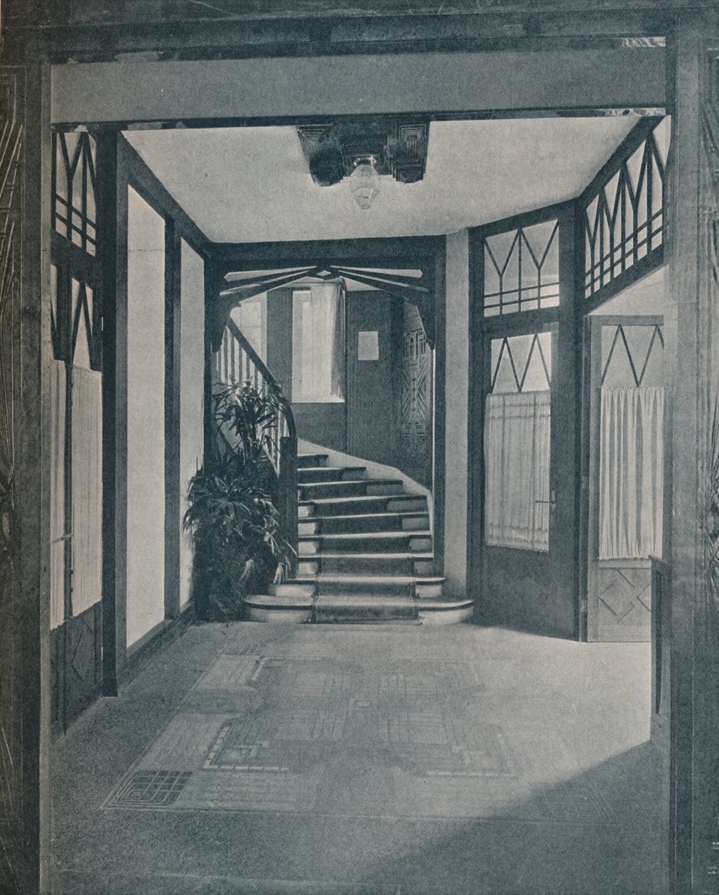 Der Boden und die Treppe des Behrens-Hauses, entworfen von Peter Behrens, 1901 von Unbekannt