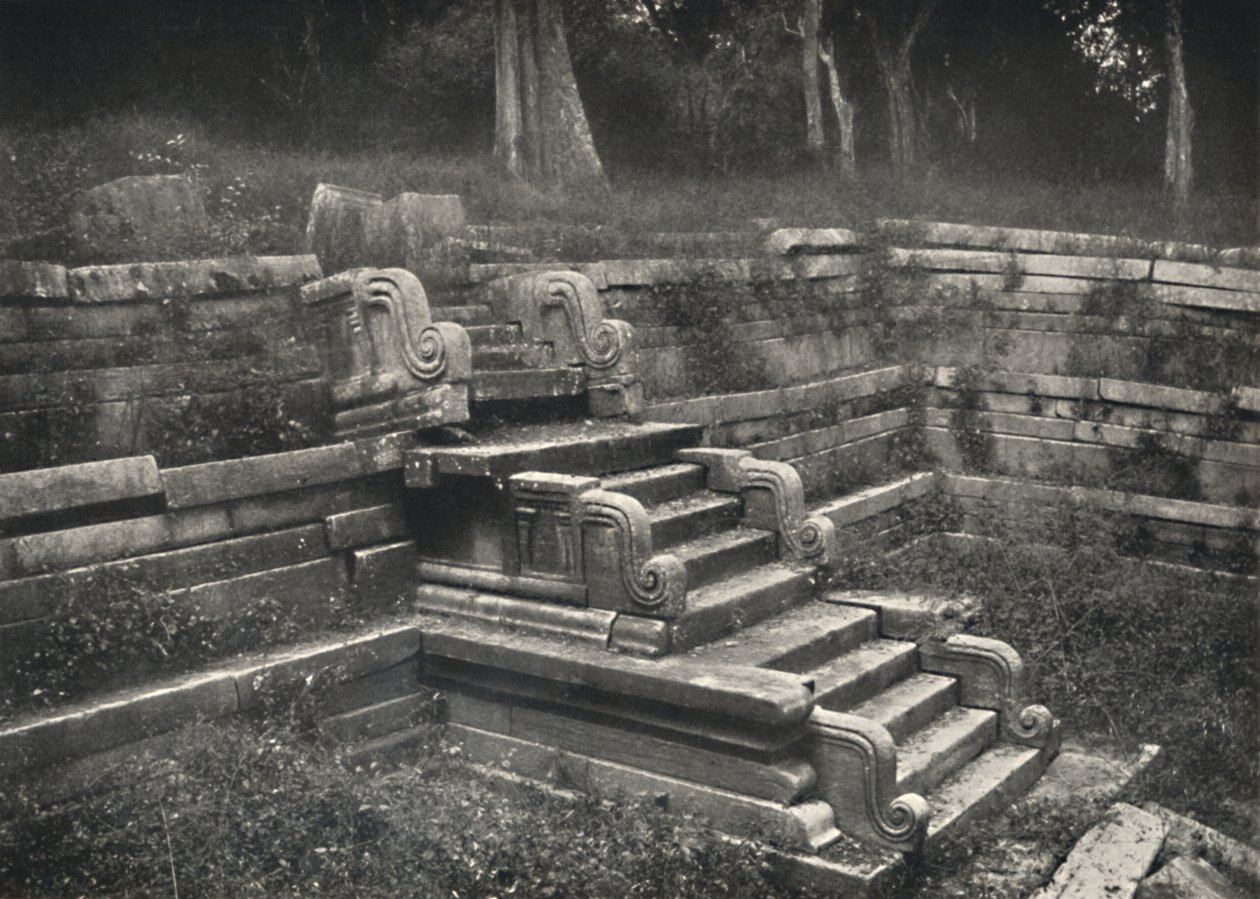 Treppe in einem gemauerten Badeteich, Anuradhapura, 1926 von Unbekannt
