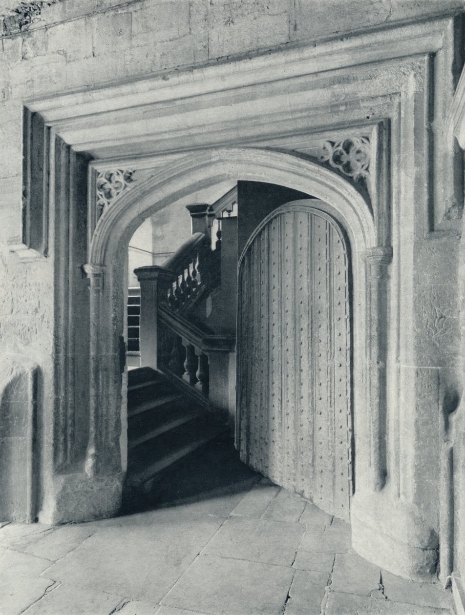 Waynfletes Nordtür, mit der Treppe aus dem 17. Jahrhundert zur Oberen Schule und Antechapel, 1926 von Unbekannt