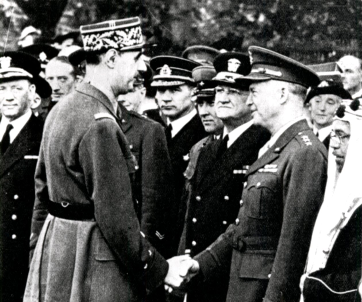Zweiter Weltkrieg: De Gaulle begrüßt Eisenhower, 1944 von Unbekannt