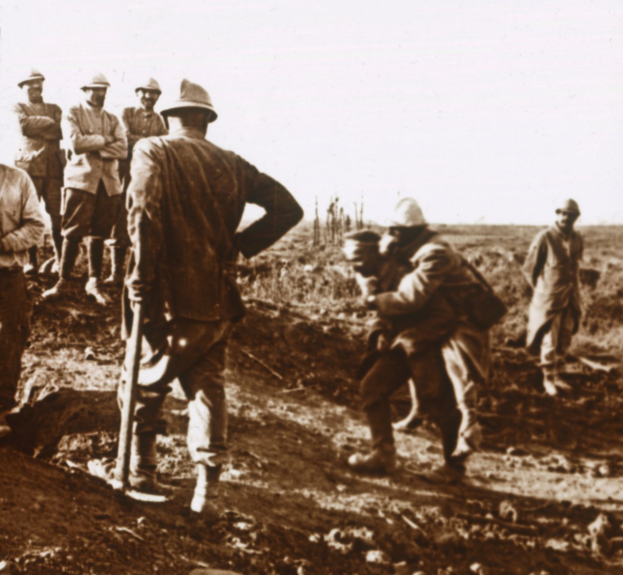 Verwundeter Soldat, Haute Chevauchée, Nordfrankreich von Unbekannt